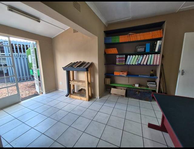 BUSINESS FOR SALE IN NEW REDRUTH